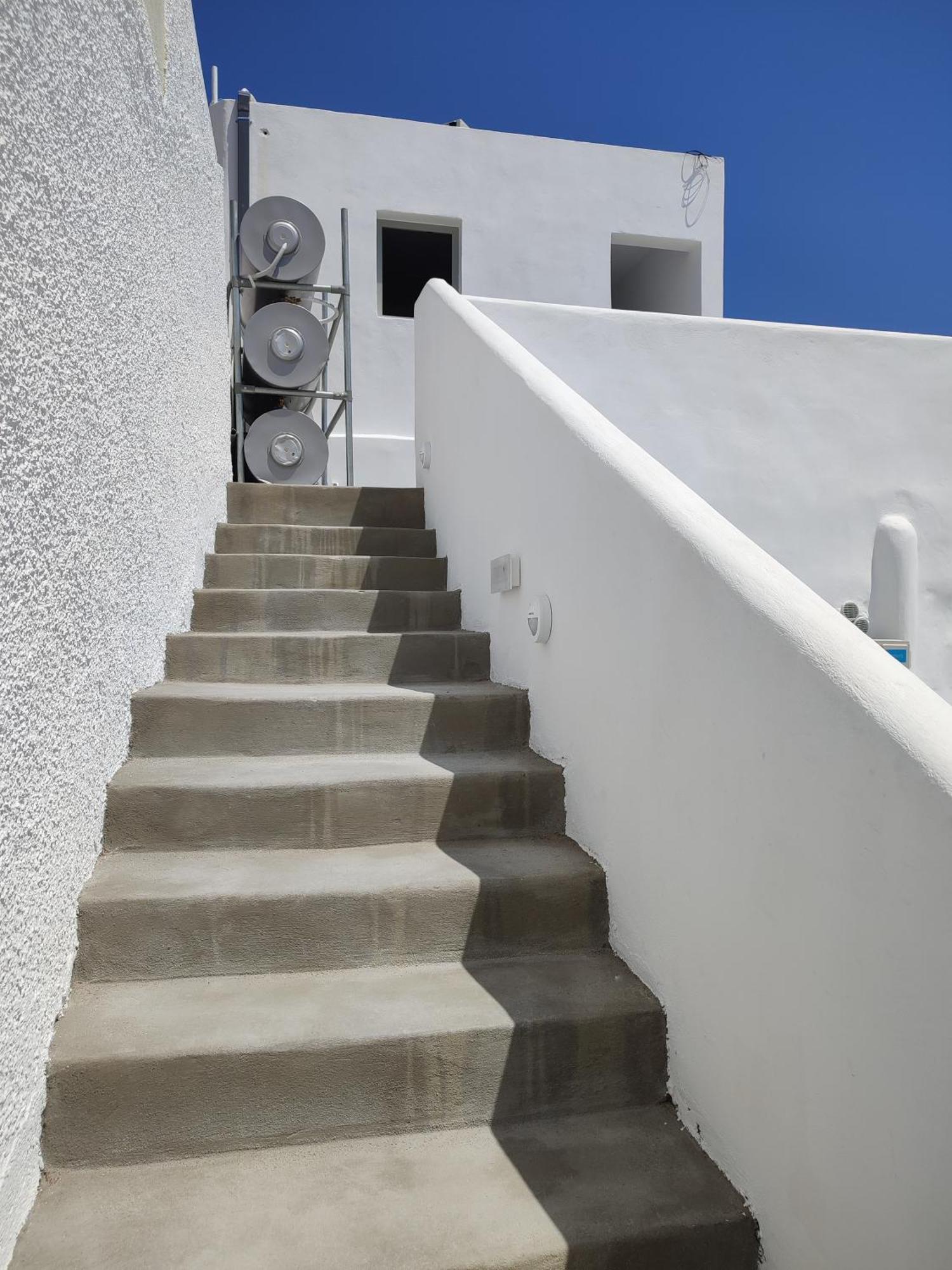 Central Santorini Serenity Rooms Тира Экстерьер фото
