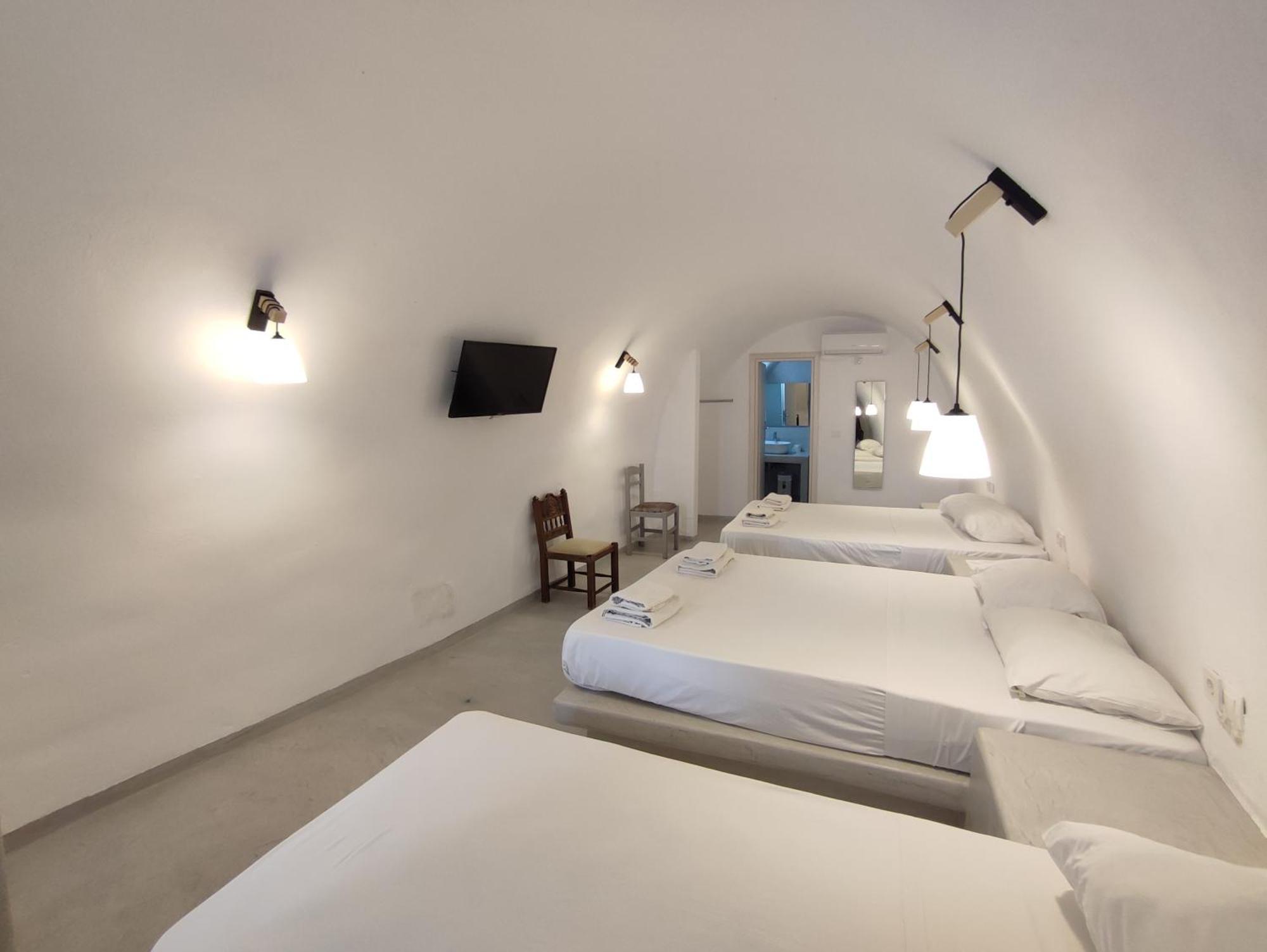 Central Santorini Serenity Rooms Тира Экстерьер фото
