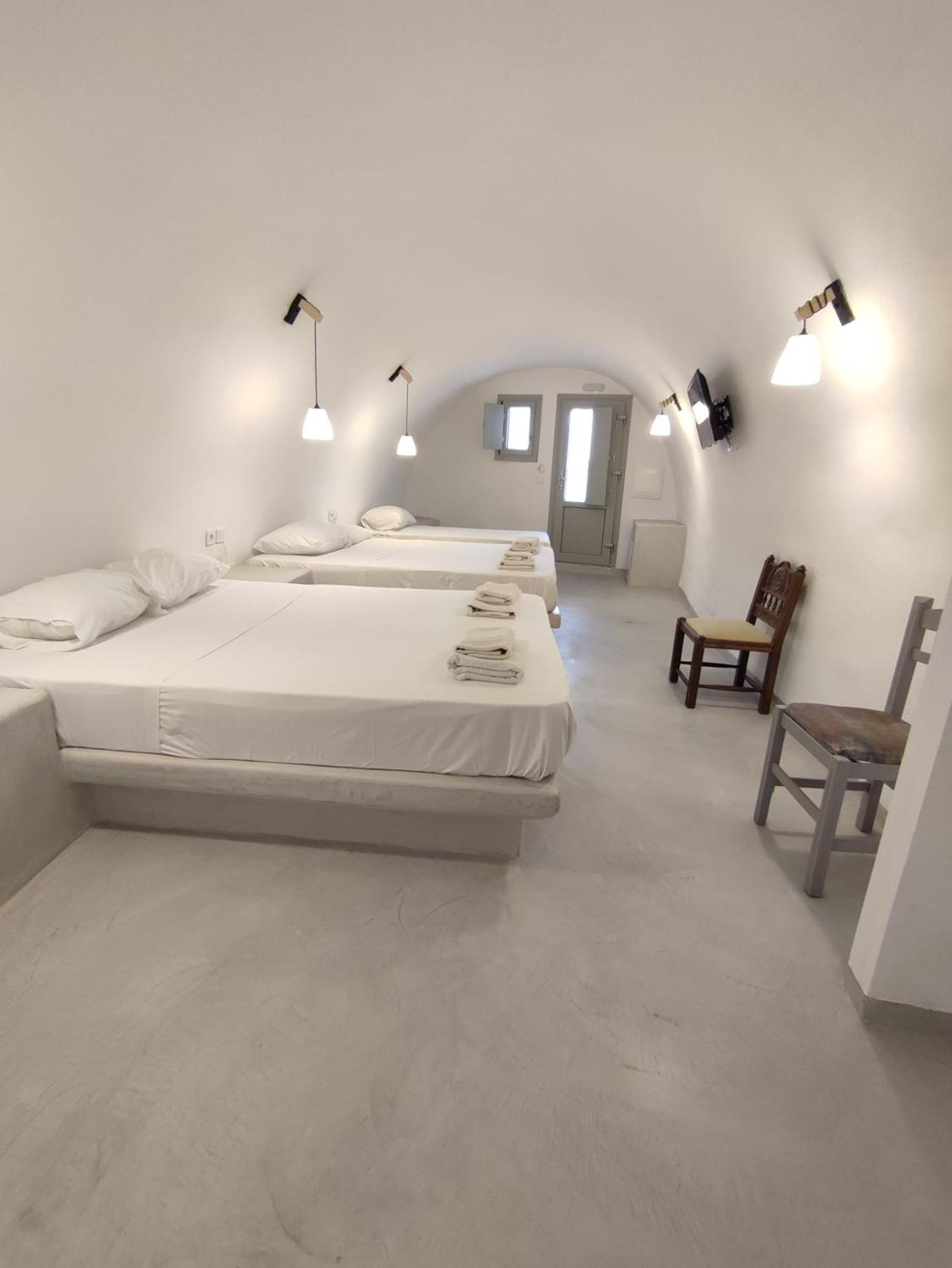 Central Santorini Serenity Rooms Тира Экстерьер фото
